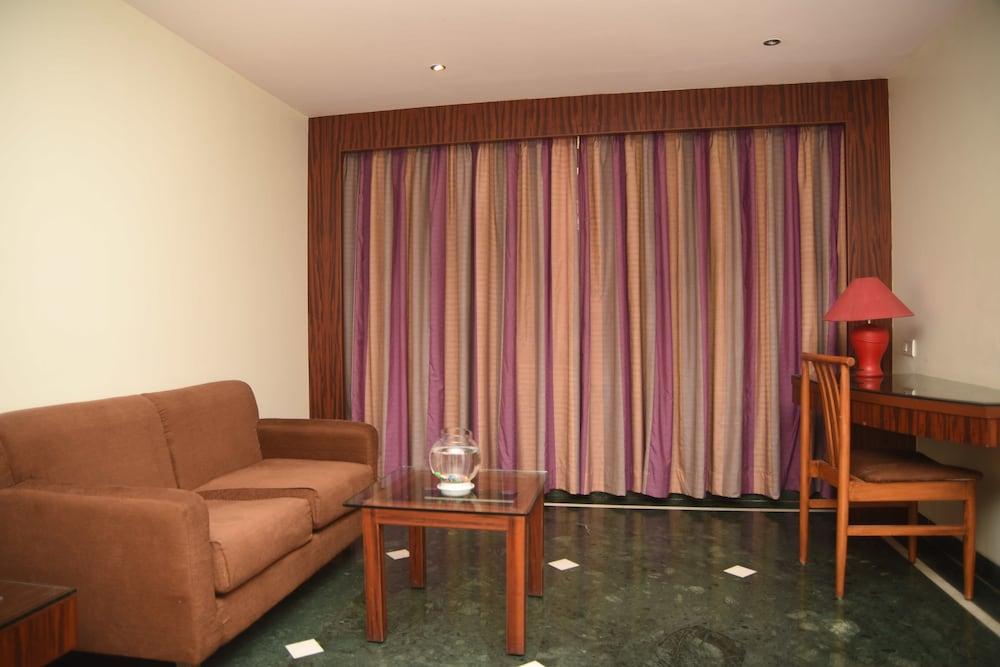 Hotel Maurya Bangalore Extérieur photo