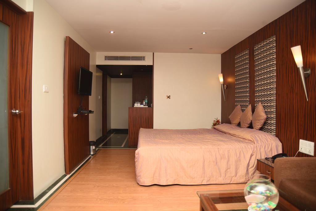 Hotel Maurya Bangalore Extérieur photo