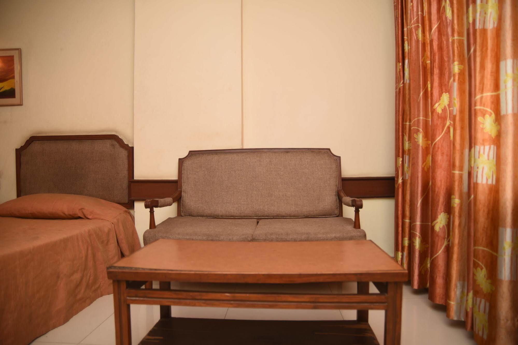 Hotel Maurya Bangalore Extérieur photo