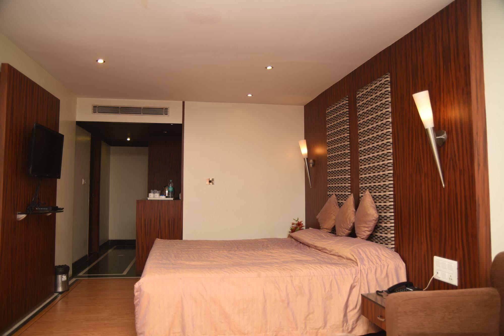Hotel Maurya Bangalore Extérieur photo