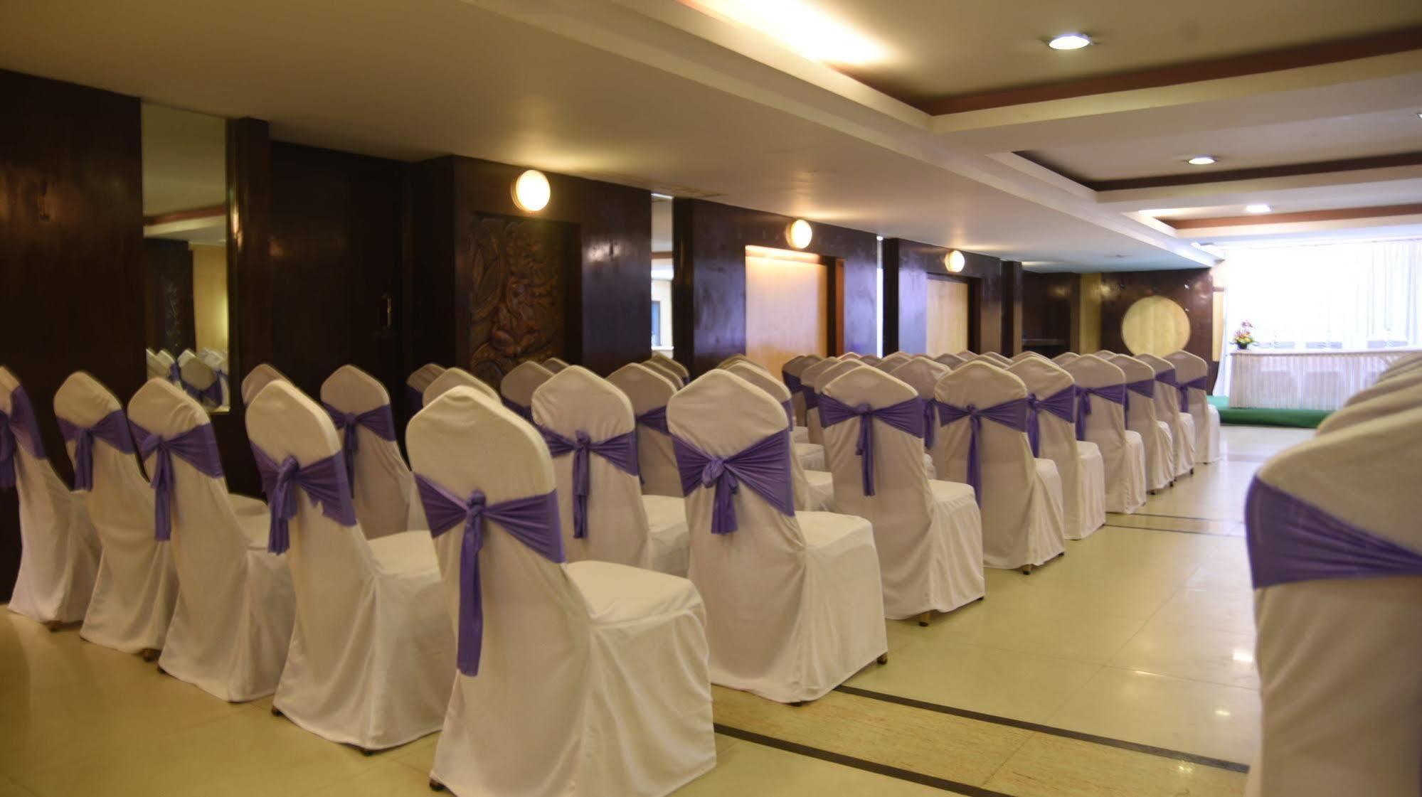 Hotel Maurya Bangalore Extérieur photo